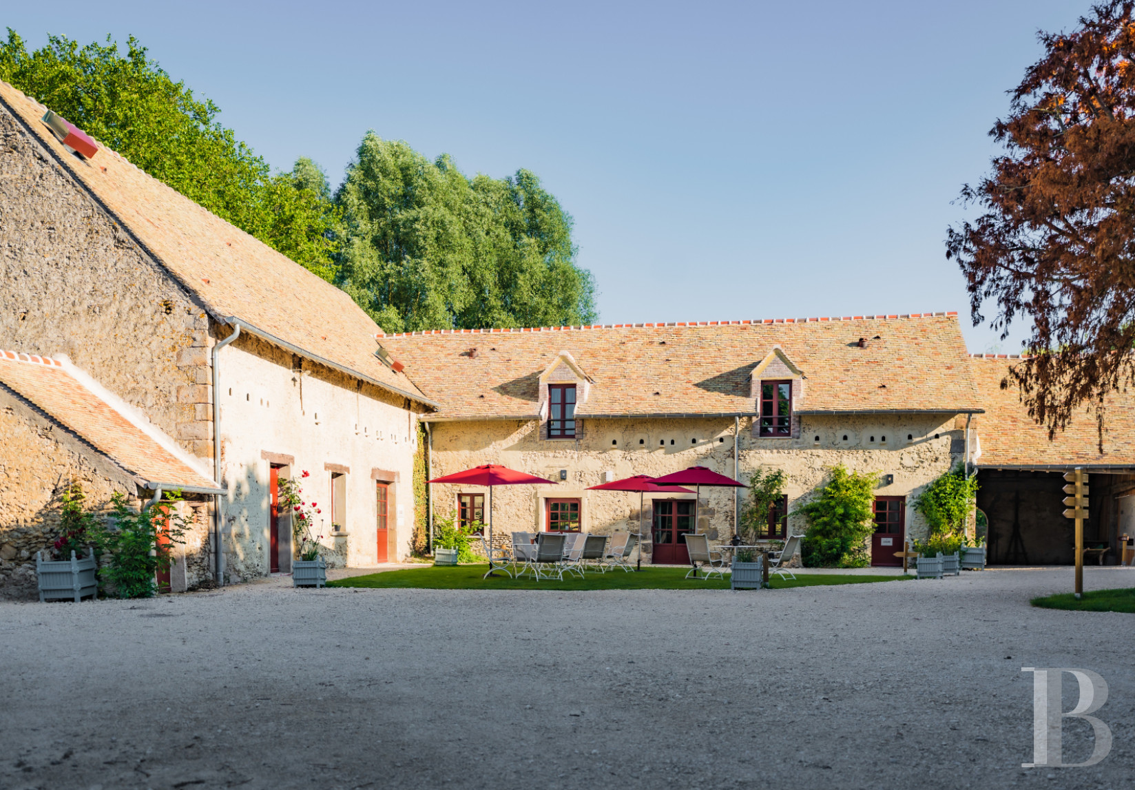 Dans les Yvelines, au nord de Houdan,  un ensemble de maisons autour d’un ancien moulin du 17e siècle - photo  n°2